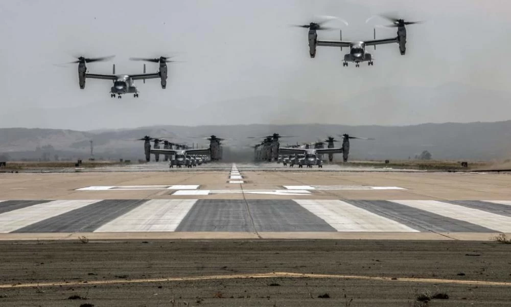 USMC: Εντυπωσιακοί ελιιγμοί και «αερομαχίες» ελικοπτέρων των Αμερικανών Πεζοναυτών
